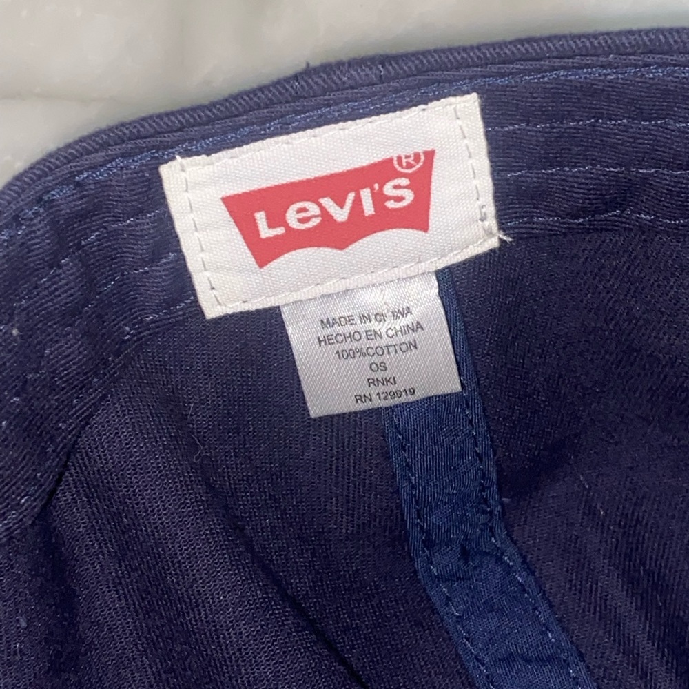 Levi’s Dad Hat - Picture 3 of 3